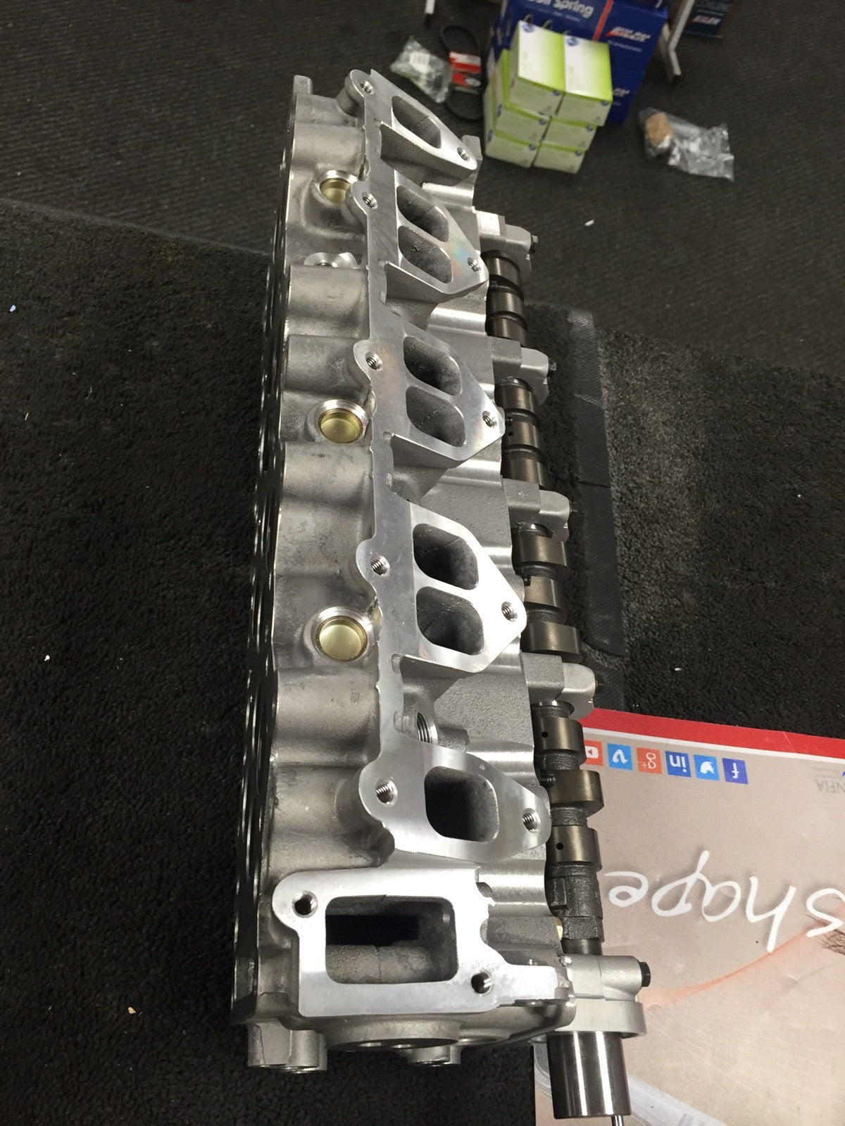 MAZDA BONGO FRIENDEE IMPORT 2.5TD WLT CYLINDER HEAD ASSEMBLED VALVE GASKET SET
