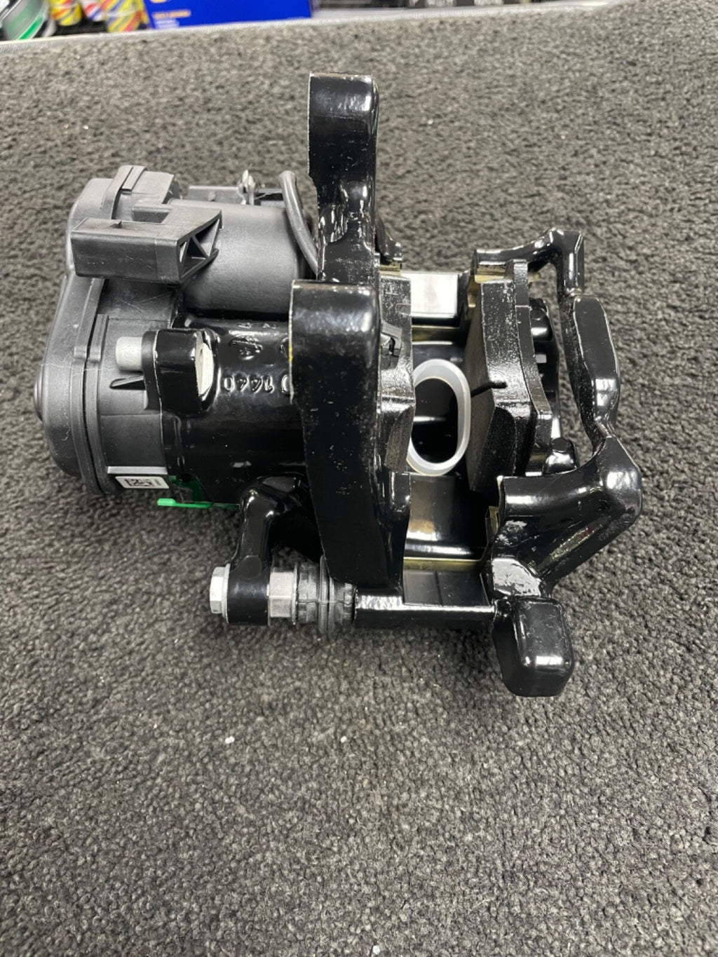 AUDI RSQ3 8U 2014-18 REAR ELECTRIC BRAKE CALIPER COMPLETER BRACKET+PADS RH OS