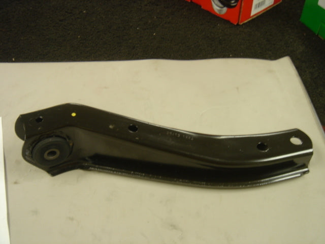 VAUXHALL NOVA LOWER WISHBONE ARM RH RIGHT SIDE DRIVER SIDE