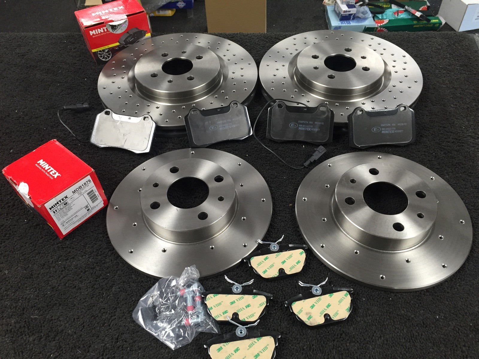  FOR  COUPE 20V TURBO BRAKE DISC CROSS DRILLED MINTEX BRAKE PADS FRONT AND REAR 