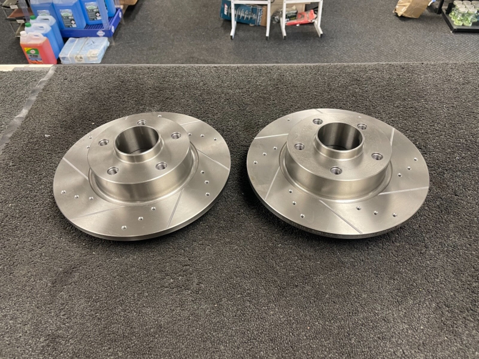 VAUXHALL VIVARO RENAULT TRAFIC BRAKE DISC DRILLED GROOVED BOSCH  0986479144