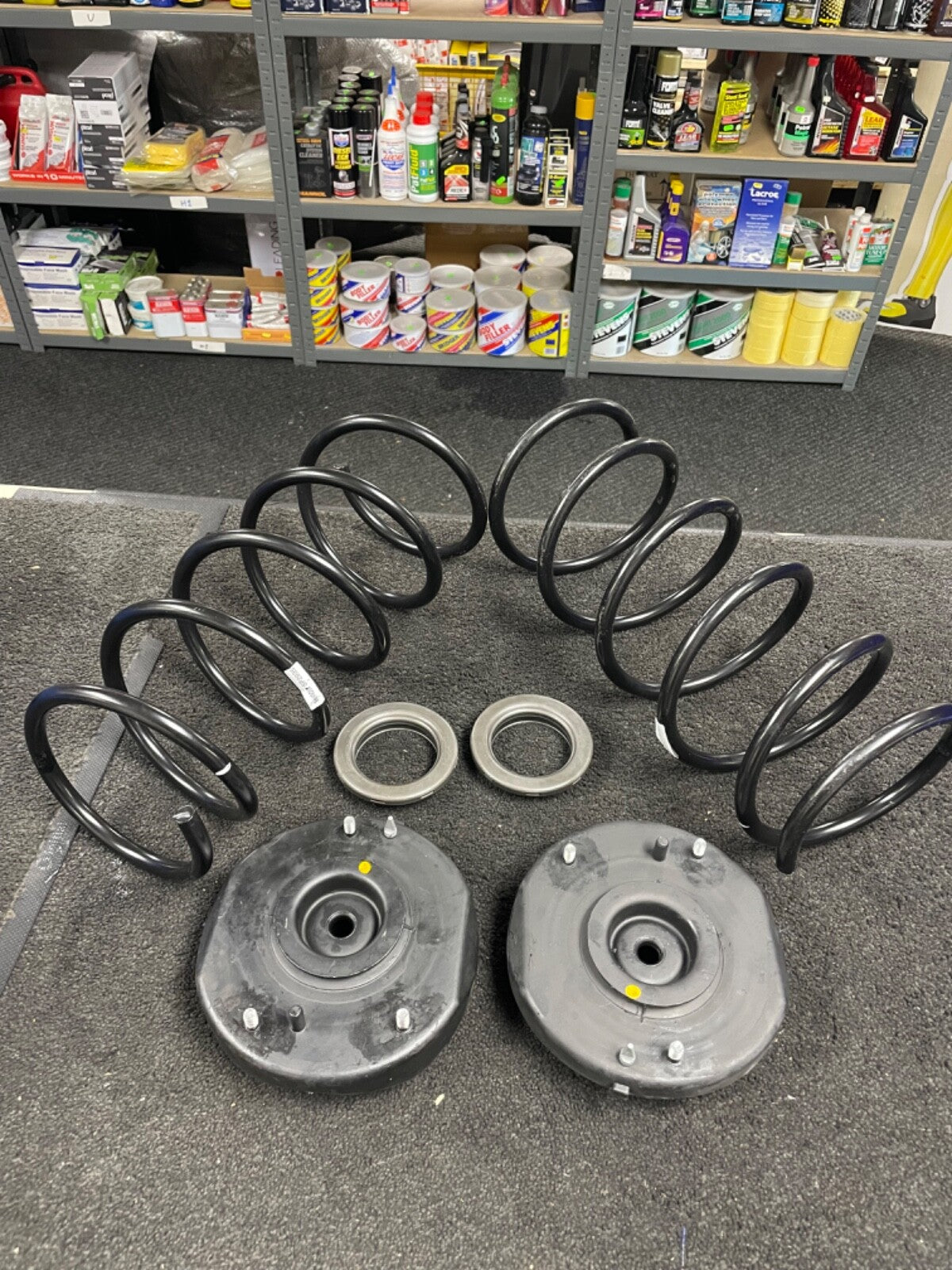 FOR RENAULT LAGUNA NAVADA COIL SPRING AND STRUT MOUNTING PAIR FRONT MK1 1994