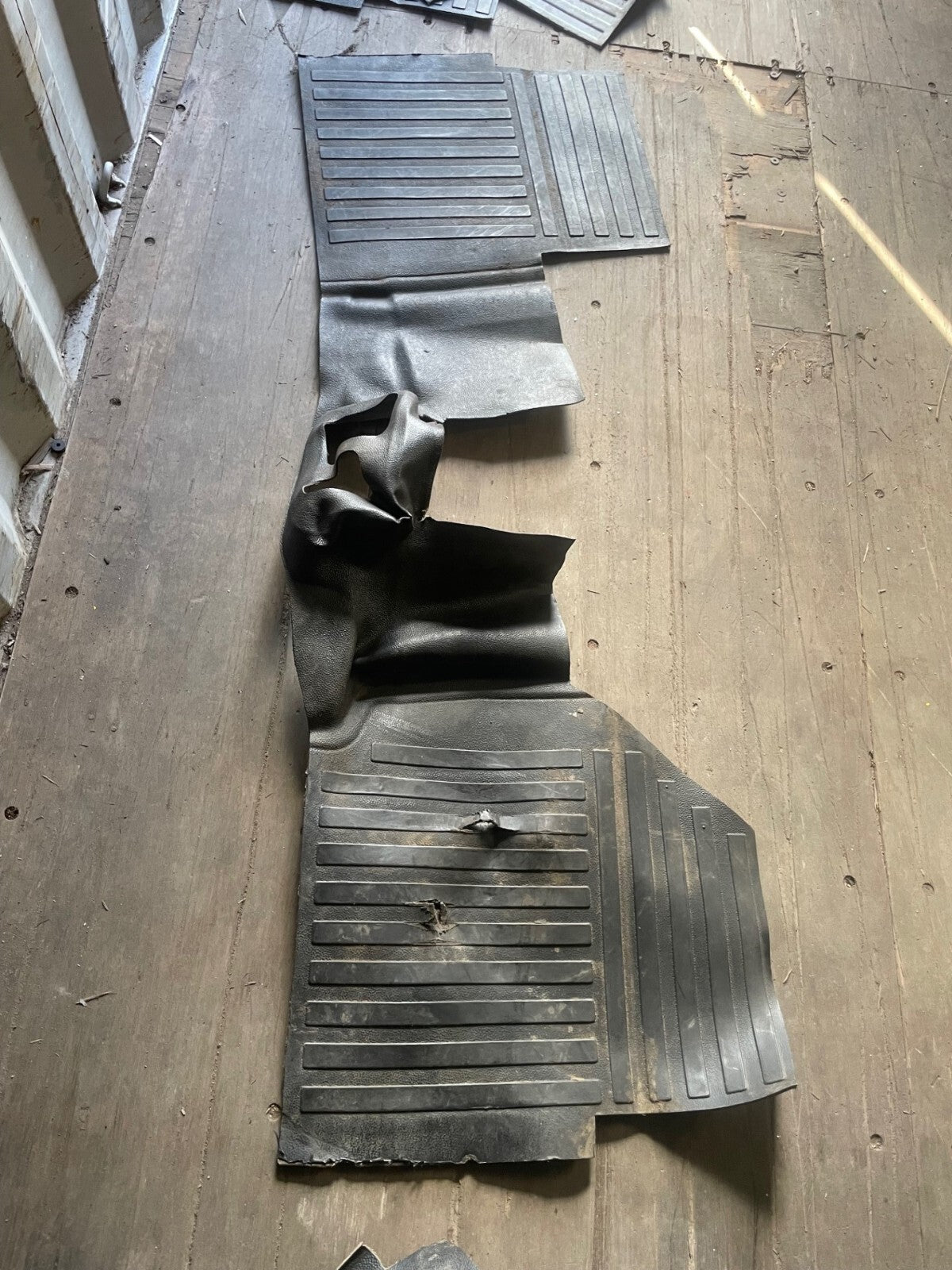 DEFENDER 90 110 TDCi PUMA TRANSMISSION TUNNEL FLOOR RUBBER MATING