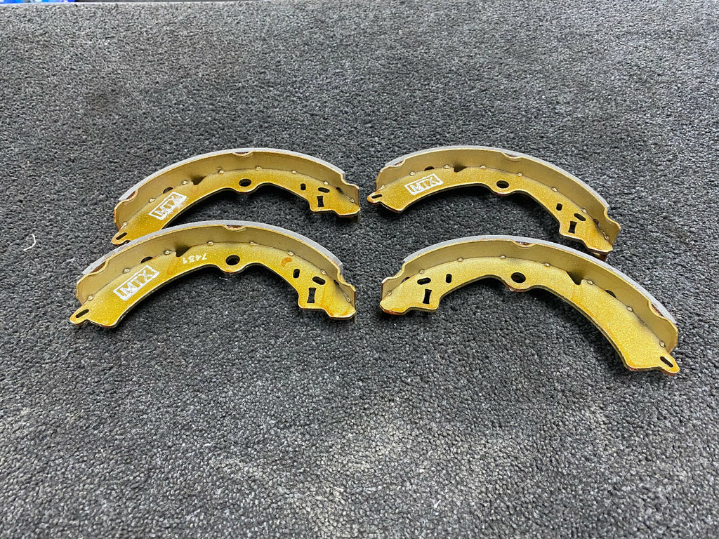 FOR SUZUKI SJ413 REAR BRAKE SHOE SET  CHASSI PREFIX JS3 220X39MM