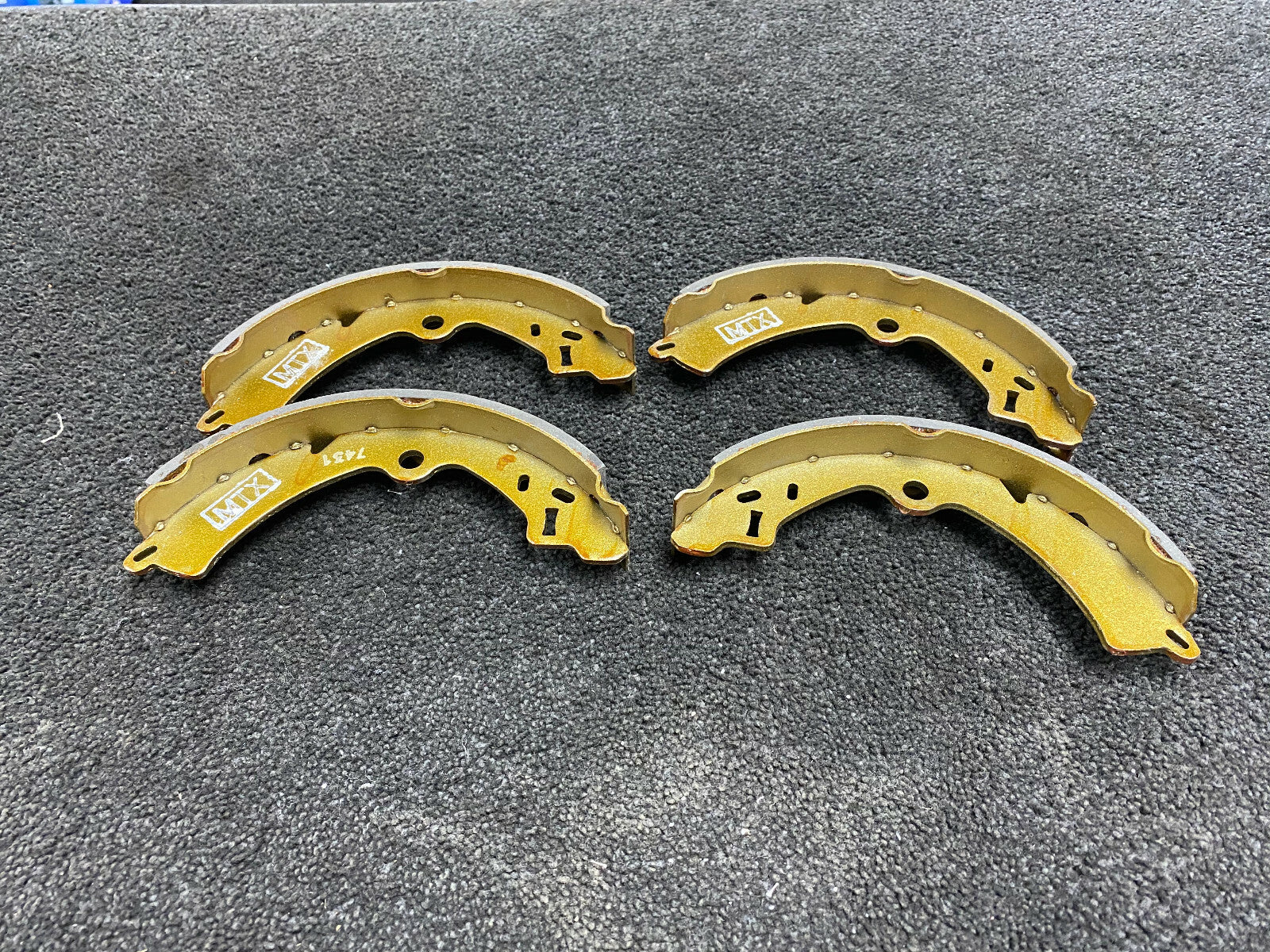 FOR SUZUKI SJ413 REAR BRAKE SHOE SET  CHASSI PREFIX JS3 220X39MM