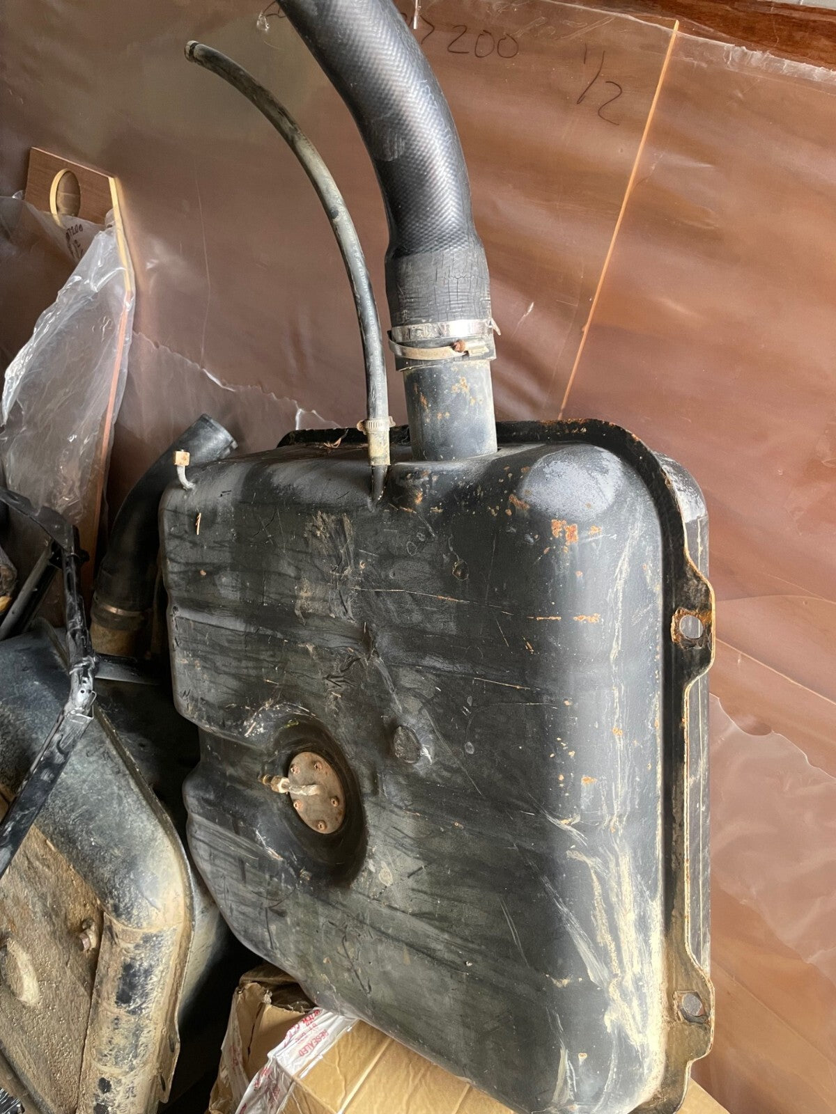 LAND ROVER DEFENDER 110 2.5D 200 300TDI DIESEL FUEL TANK COMPLETE WITH PIPES