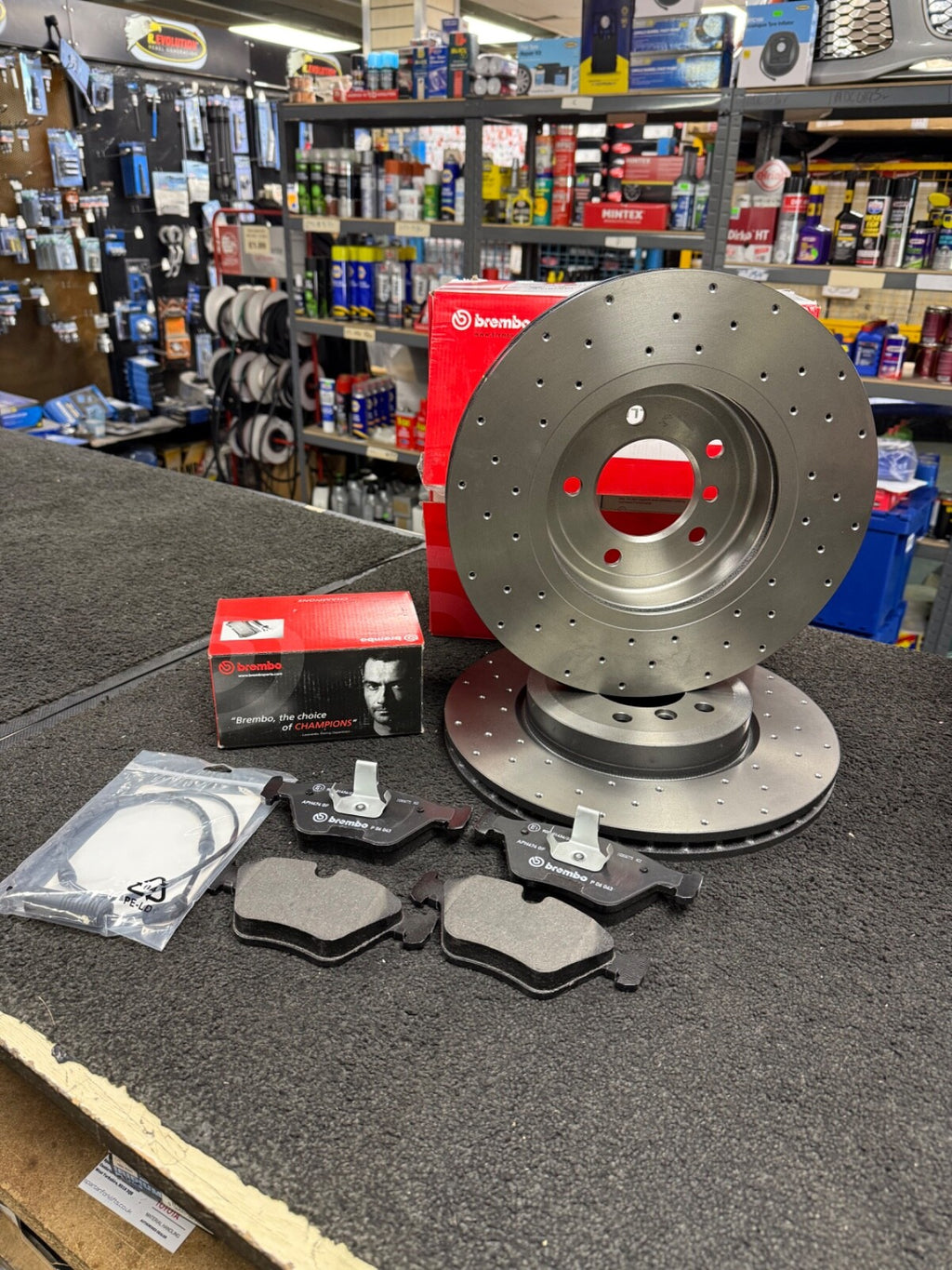FOR BMW 330D 330Ci 330i BREMBO BRAKE DISC DRILLED BRAKE PADS FRONT REAR