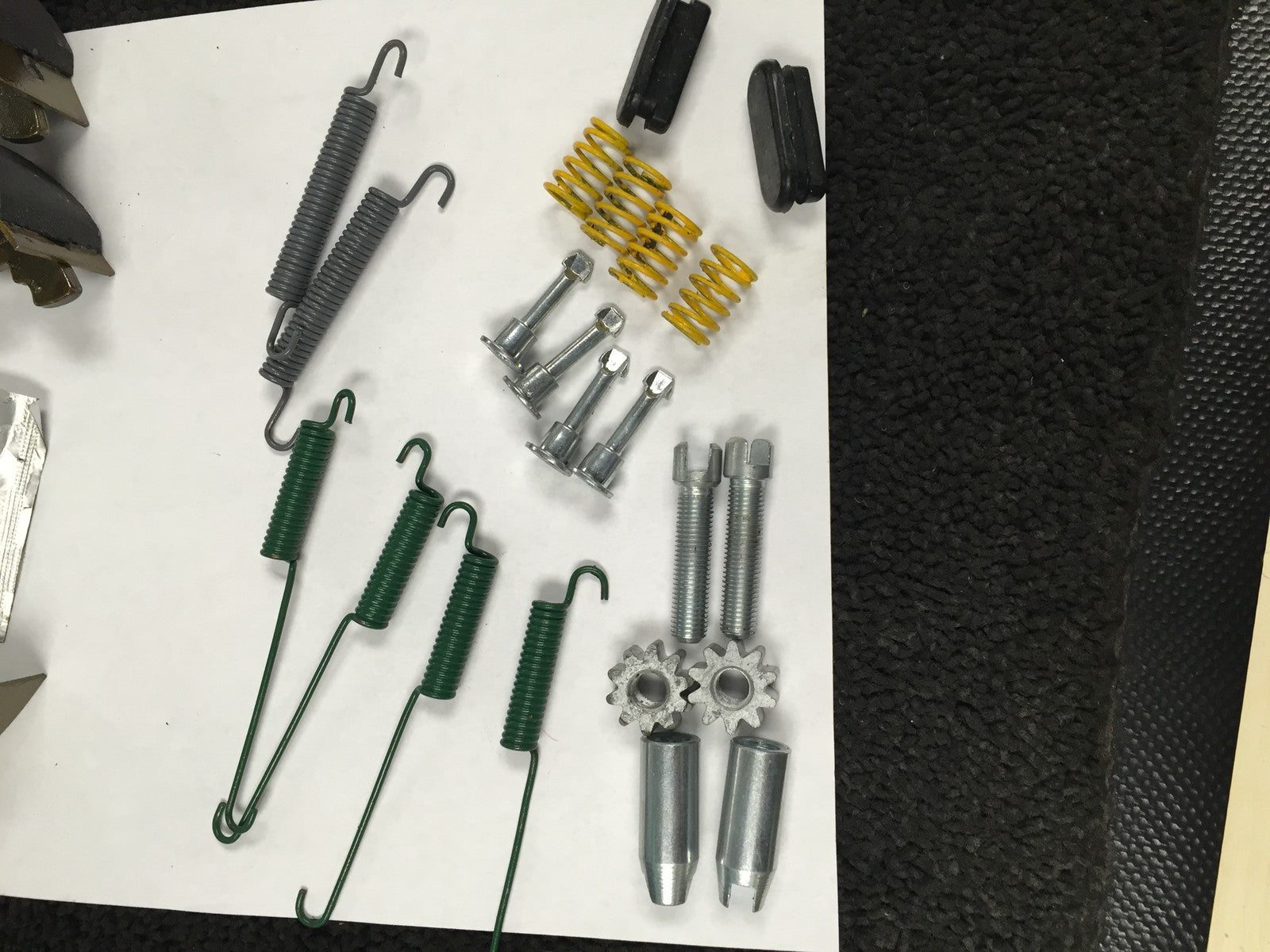 FOR CHRYSLER  VOYAGER GRAND VOYAGER 96-06 HAND BRAKE PARKING SHOE FITTING KIT