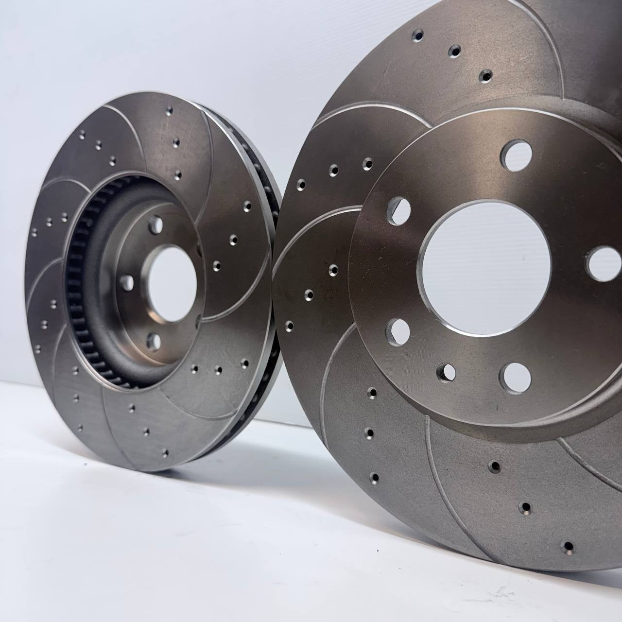 FOR FORD MONDEO VIGNALE TDCI (MK5 (CD391)) FRONT DRILLED GROOVED DISC BREMBO PAD