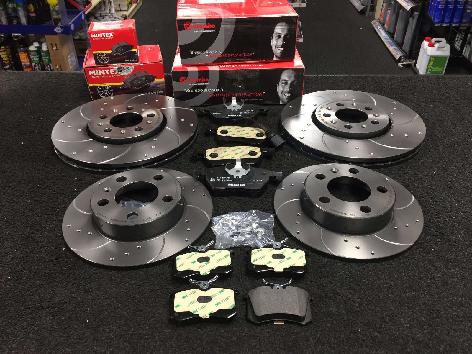 for VW GOLF MK4 1.8 1.9TDI SDi BRAKE DISC BREMBO CROSS DRILLED MINTEX PADS