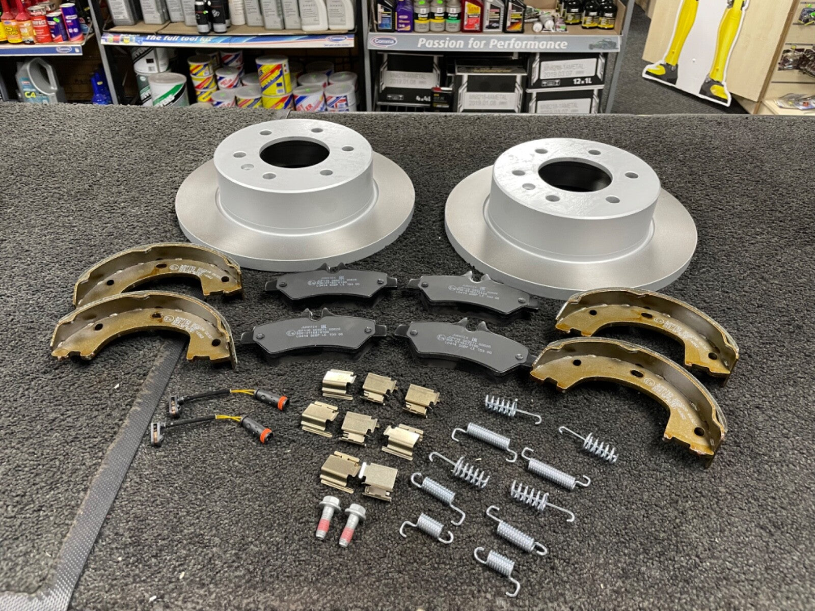VW CRAFTER 2.0 2.5TDi BRAKE DISC REAR BRAKE PAD HANDBRAKE SHOE FITTING