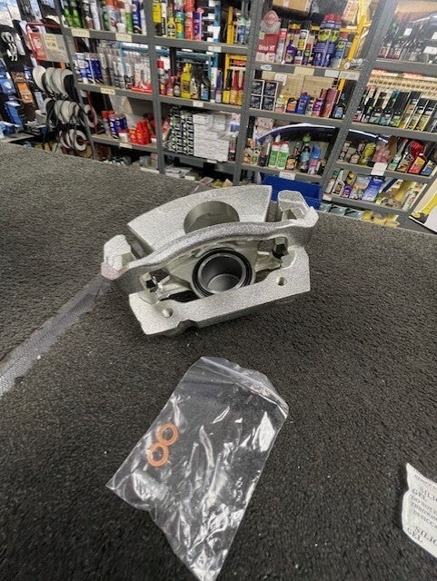 FOR LEXUS IS300h IS350 IS200D OS RH  FRONT BRAKE CALIPER BRACKET CARRIER SLIDERS