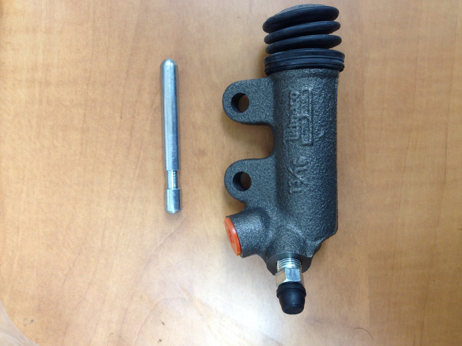 FOR TOYOTA AVENSIS  TOYOTA RAV4 2.0D2.2  D4D CLUTCH SLAVE CYLINDER NEW