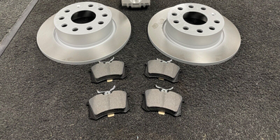REAR BRAKE DISC + PADS AUDI A3 1P ALTEA XL TOLEDO OCTAVIA SUPERB 255 1K0615601AC
