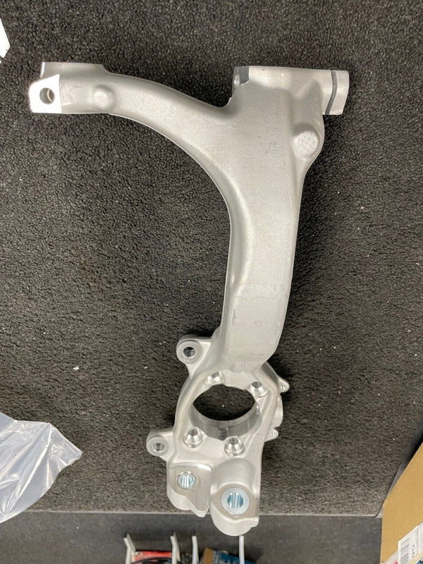 AUDI A4 S4 B7 FRONT SUSPENSION STEERING KNUCKLE HUB CARRIER ARM 2004-08 NEW LH