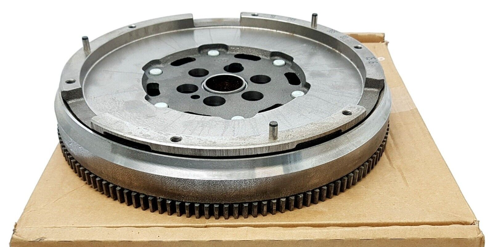 DUAL MASS FLYWHEEL PARTNER DS3 2008 C4 CACTUS 1.6HDi SEMI AUTO 6SPEED 9804936580