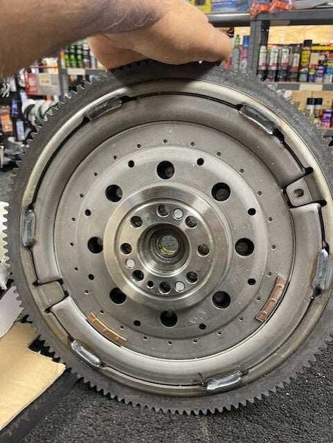 FOR JEEP CHEROKEE 2.5CRD 2.8CRD  2001-2008  DUAL MASS FLYWHEEL  BRAND NEW