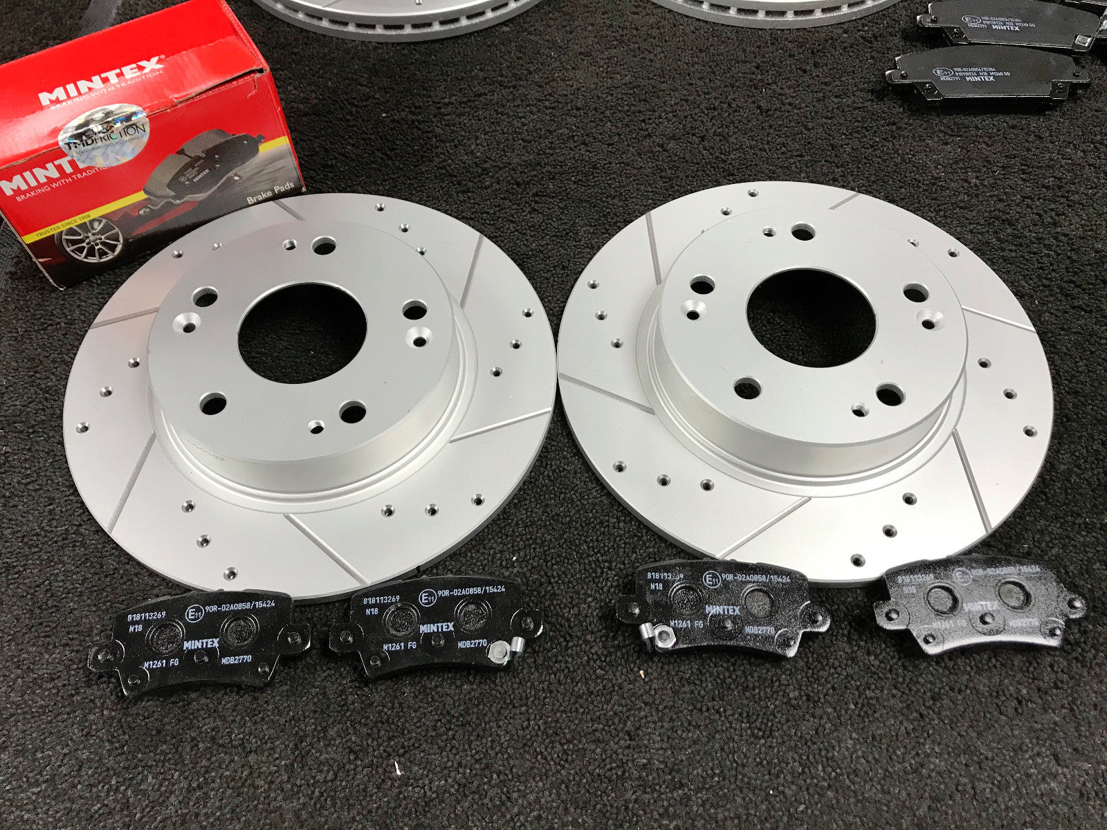FOR  CIVIC 2.2-i-CTDi DRILLED GROOVED BRAKE DISC MINTEX BRAKE PAD FRONT REAR