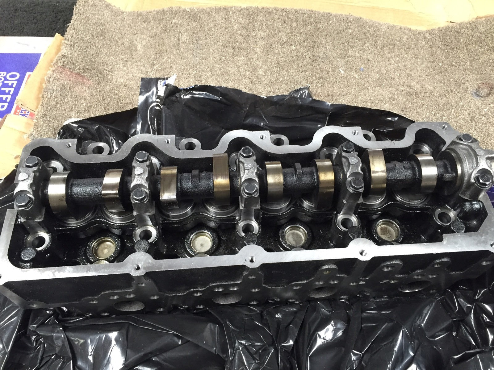 FOR TOYOTA LANDCRUISER HILUX  2.4TD CYLINDER HEAD CAMSHAFT VALVE ASSEMBLED