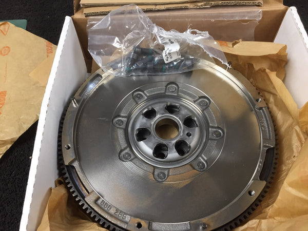 FOR GOLF  PASSAT TIGUAN TOURAN CBBB CFGB 170BHP  FLYWHEEL DUAL MASS FLYWHEEL