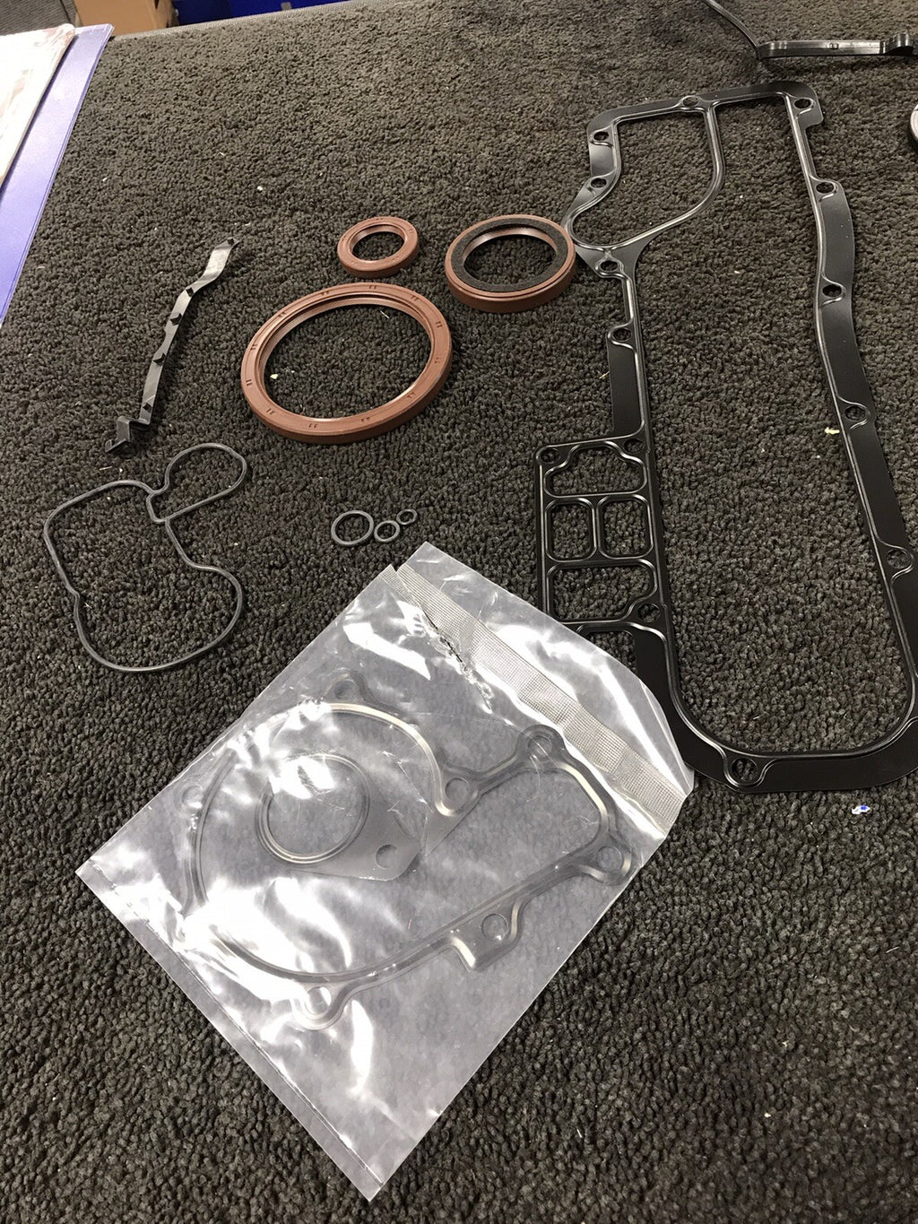 MAZDA BONGO FORD RANGER 2.5TD WL /WLT 12V HEAD OIL COOLER GASKET SET  HEAD BOLTS