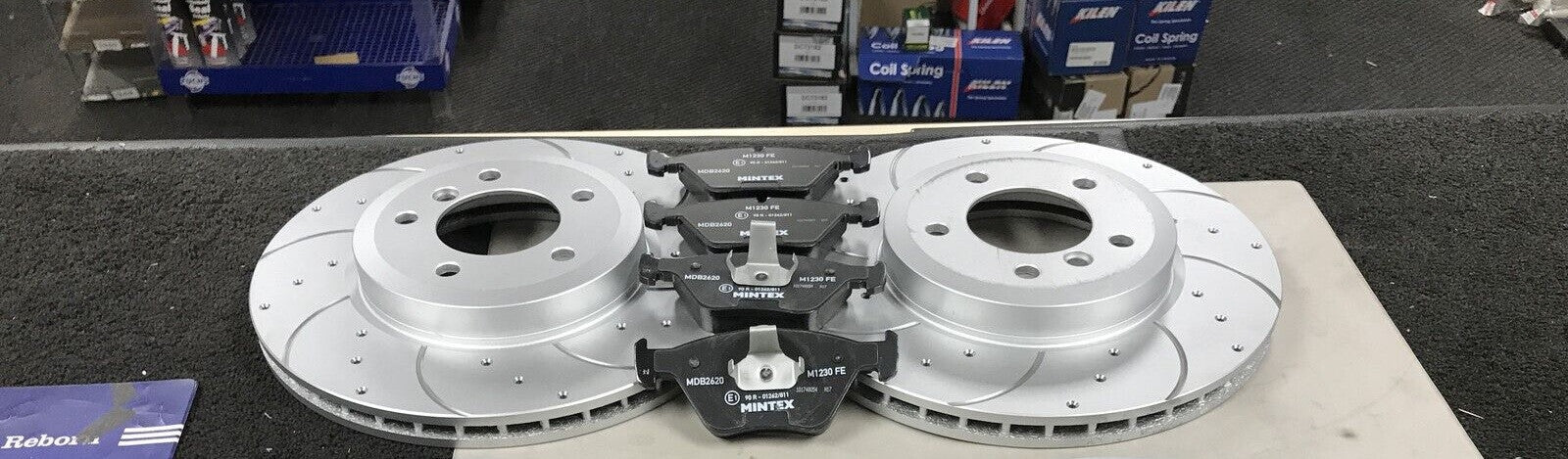 FOR   5 SERIES 525D SE DRILLED GROOVED BRAKE DISCS AND BRAKE PADS WIRE  FRONT