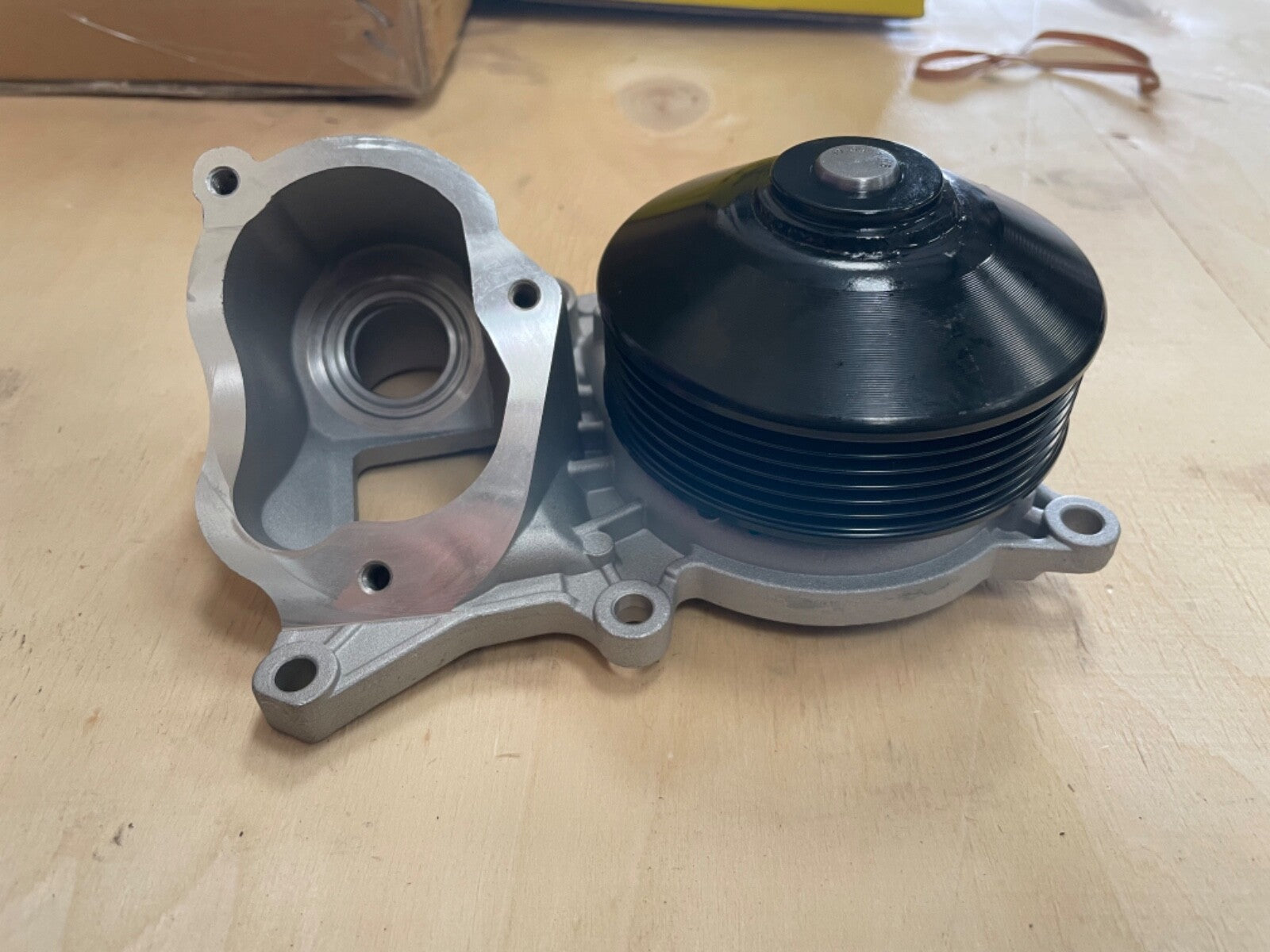WATER PUMP FOR BMW F20 F30 F10 F11 F80 E84 E92 E93 120D 320D 520D 525D X1 X3