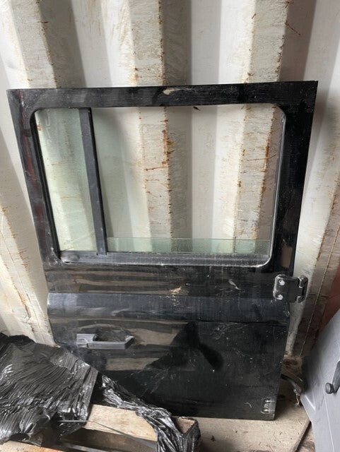 SECOND ROW DOOR RH OS DRIVER SIDE  DOOR LAND ROVER DEFENDER 110 TDI TD5