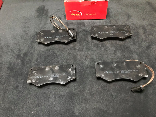 FOR IVECO TURBO DAILY 2.5 1985-1999 FRONT GENUINE APEC BRAKE PAD SET+WEAR SENSOR