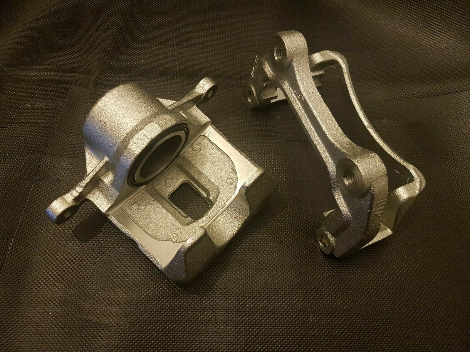 FOR VAUXHALL INSIGNIA ASTRA J ZAFIRA FRONT DRIVER SIDE BRAKE CALIPER & CARRIER