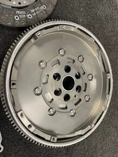 DUAL MASS FLYWHEEL +CLUTCH KIT VW TOURAN 1.9TDi  1T1 1T2 2003-2010