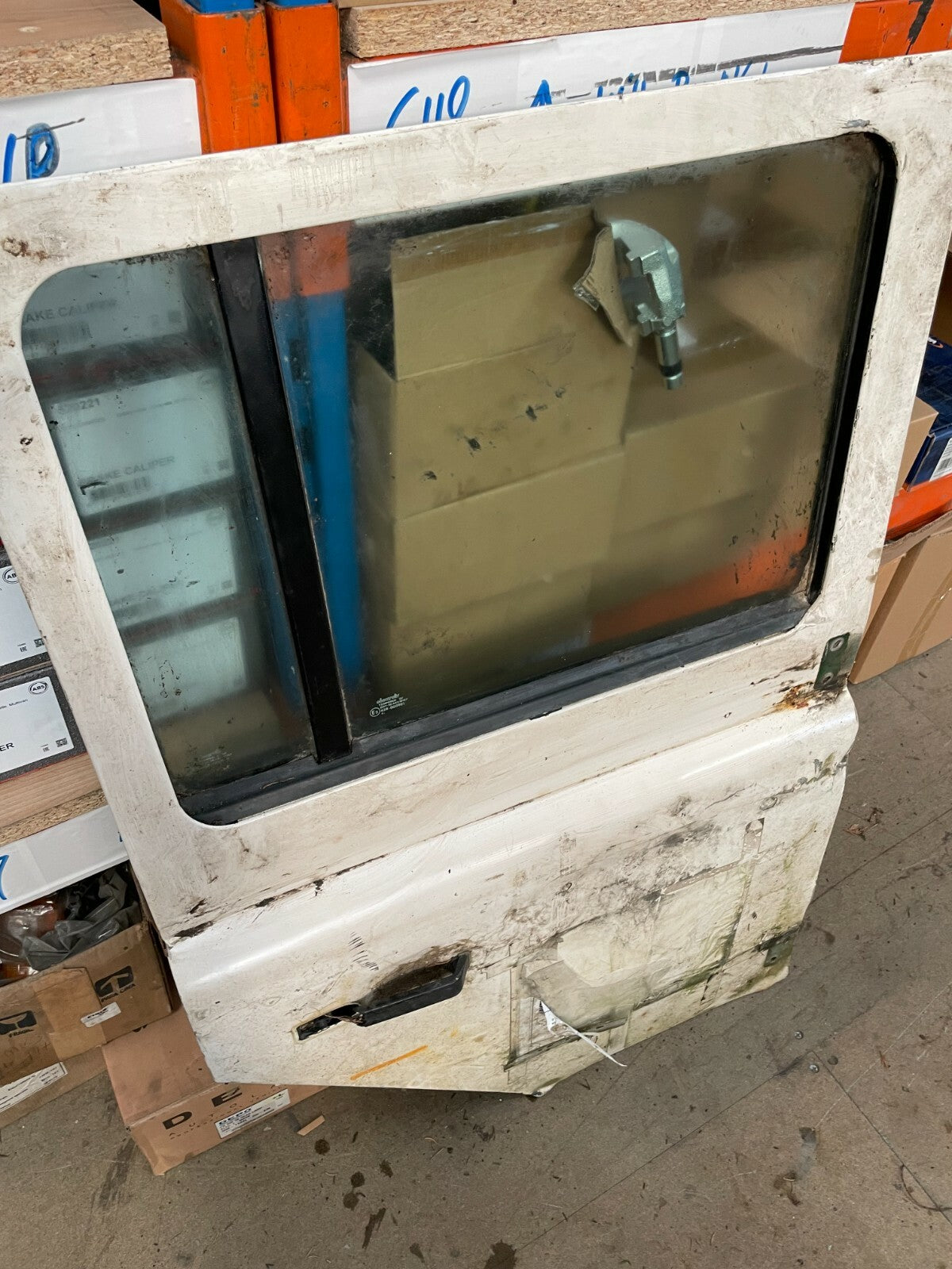 LANDROVER DEFENDER 110 TDi DRIVER SIDE SECOND ROW DOOR COMPLETE NO ROT