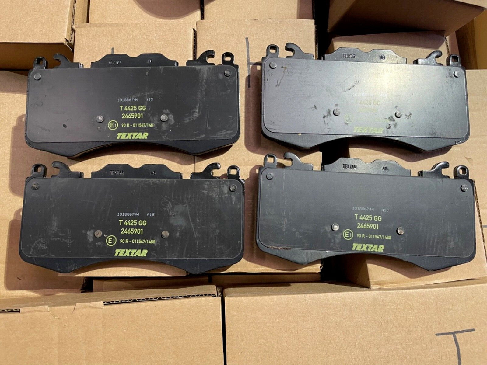 GENUINE LANDROVER DEFENDER 90 110 D200 D250 D300 5.0 P525 L663 FRONT BRAKE PADS