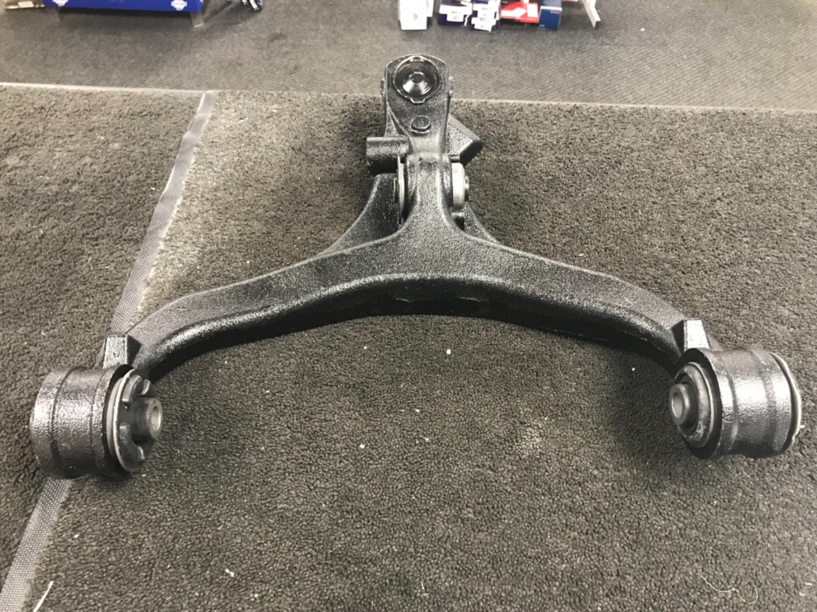 FOR JEEP LIBERTY DODGE NITRO 08 ON LOWER RIGHT SIDE WISHBONE ARM WITH BALL JOINT