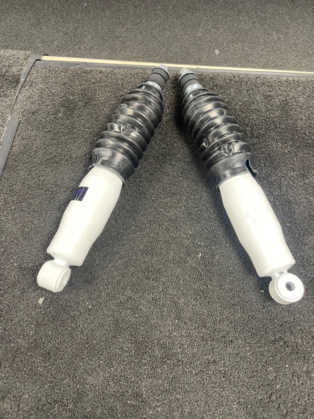 FOR MITSUBISHI L200 K74 1996-07 FRONT HEAVY DUTY PERFORMANCE SHOCK ABSORBERS