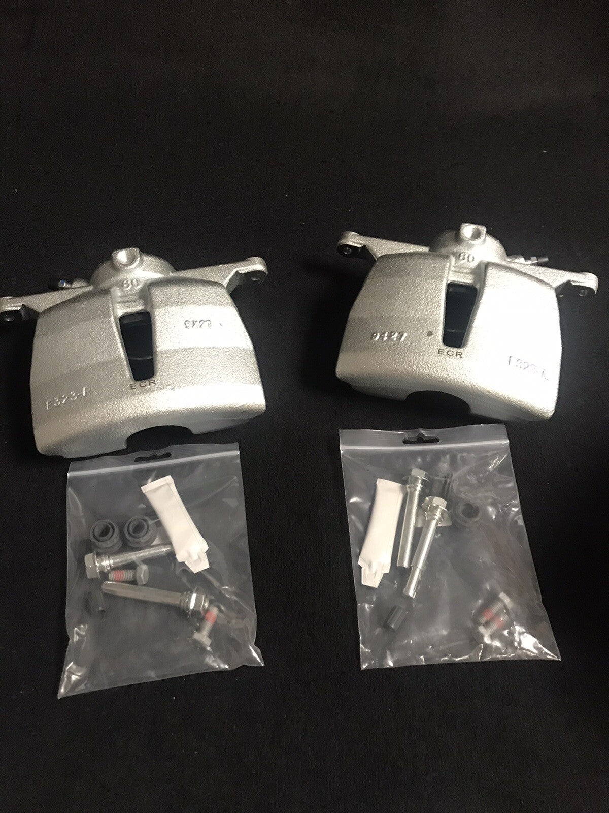 2 FRONT BRAKE CALIPER +SLIDER PIN FOR TIGUAN SUPERB OCTAVIA PASSAT CC 340MM DISC