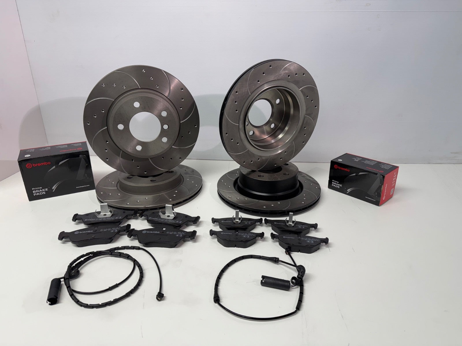 BMW Z4 3.0 E85 BRAKE DISC FRONT REAR BRAKE DISC DRILLED GROOVED BREMBO BRAKE PAD