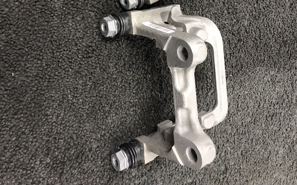 1 GENUINE VW REAR BRAKE CALIPER BRACKET CARRIER VW CADDY 2015ON 4MOTION ALLTRACK