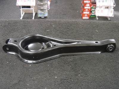 FORD MONDEO MK3 ESTATE 2000-07 REAR LOWER COIL SPRING HOLDER TRAILING ARM NEW