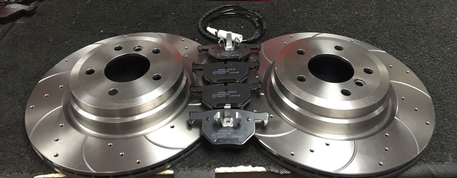 BMW 335D E92 REAR BRAKE DISC CROSS DRILLED GROOVED MINTEX PADS REAR 