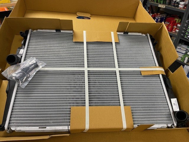 RADIATOR BMW 1 SER 3SER X1 Z4 E81 E82 E88 E90 E91 E92  17117542199 17117562079