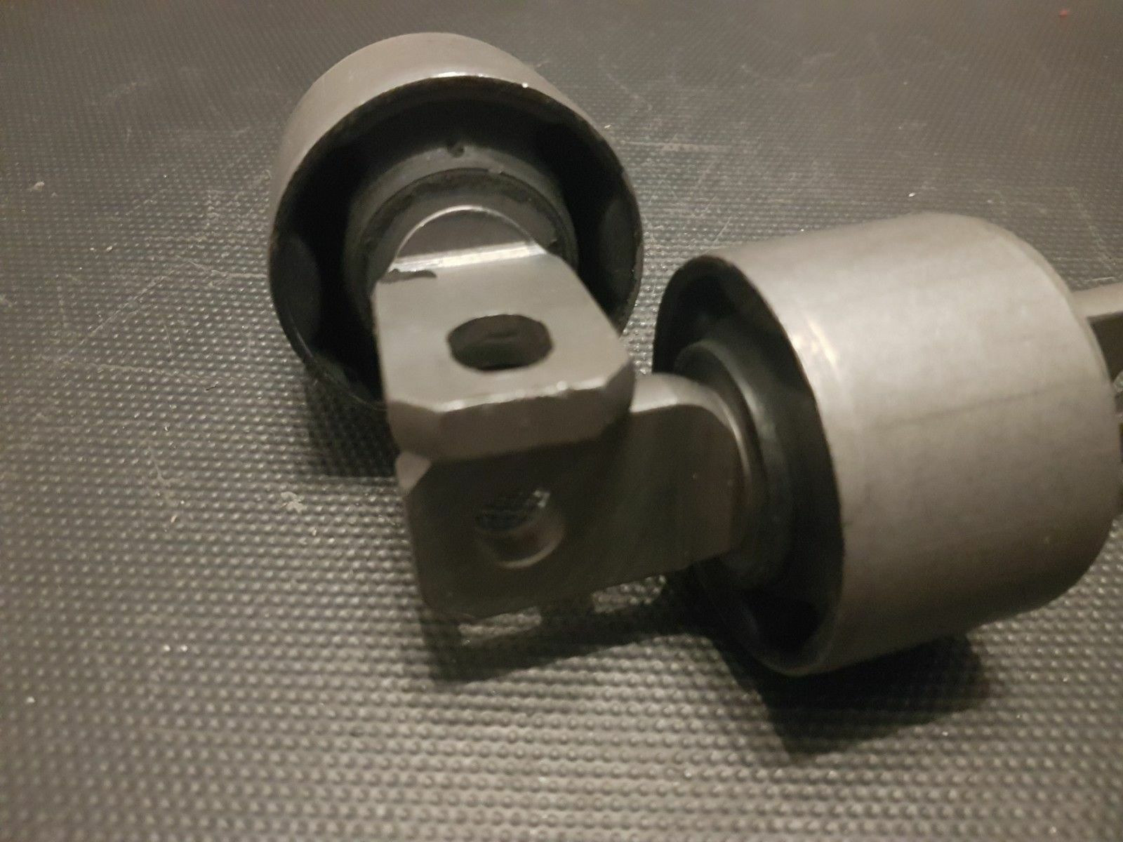 FOR TOYOTA AVENSIS 08 ON REAR TRAILING CONTROL LATERAL SUSPENSION ARM BUSH x 1 