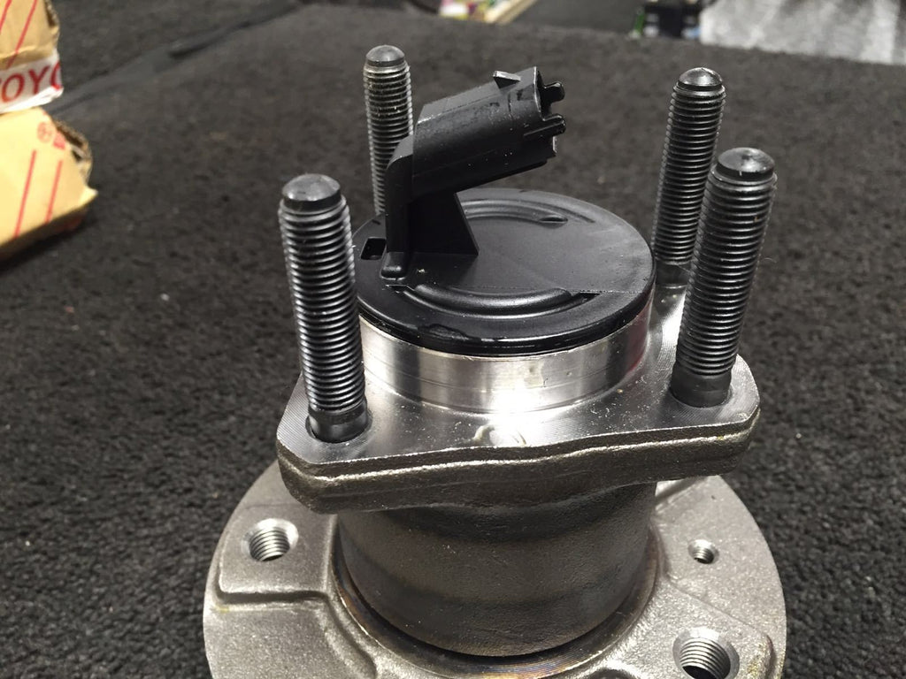 VAUXHALL ASTRA H MK5 2004-2009  REAR WHEEL BEARING HUB 5 STUD