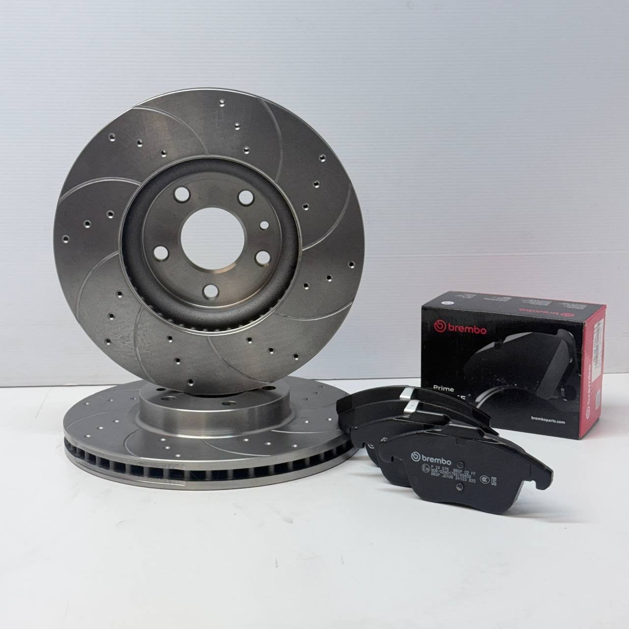 FOR FORD MONDEO VIGNALE TDCI (MK5 (CD391)) FRONT DRILLED GROOVED DISC BREMBO PAD