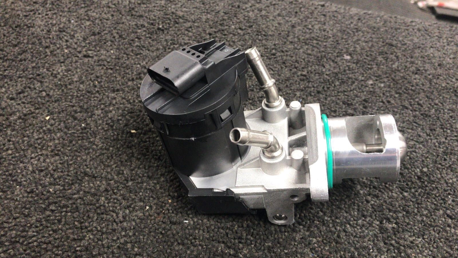 BMW  640d 730D 740D 750D F01 F02 F03 F04  F06F12 F13 EGR VALVE NEW OE QUALITY