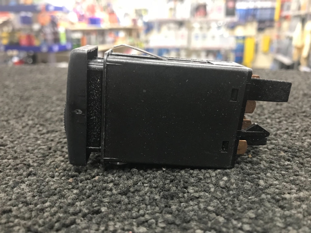 AUDI A4  HAZARD WARNING LIGHT SWITCH  8DO941509C