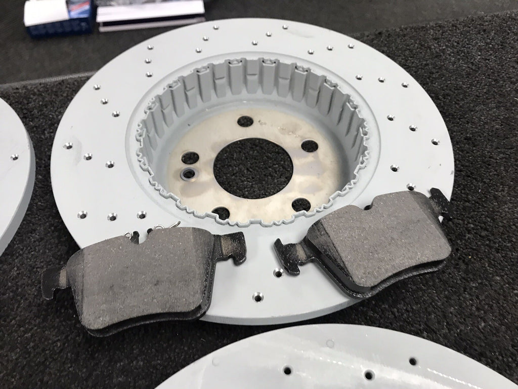 FOR MERCEDES C220d BlueTEC W205 BRAKE DISC CROSS DRILLED BRAKE PAD FRONT REAR