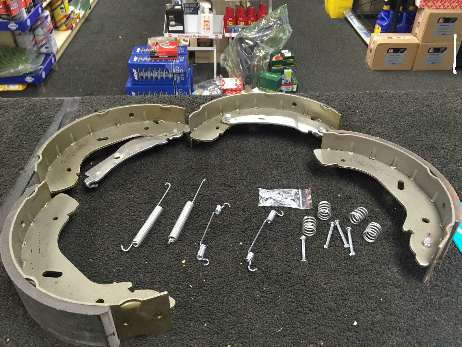 FORD TRANSIT TOURNEO 2000-2006 REAR  BRAKE SHOES REAR WITH FITTING SPRINGS