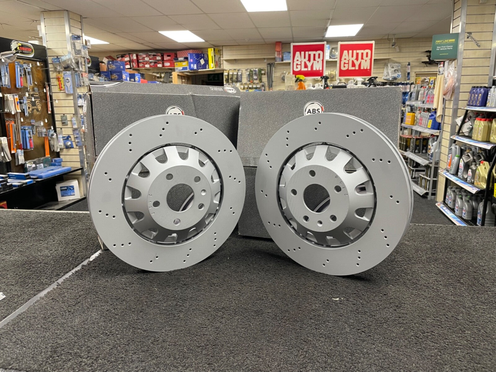 PAIR OF AUDI RS3 8P 2011-2012 2 FRONT BRAKE DISCS 370MM x 32MM 8P0615301C