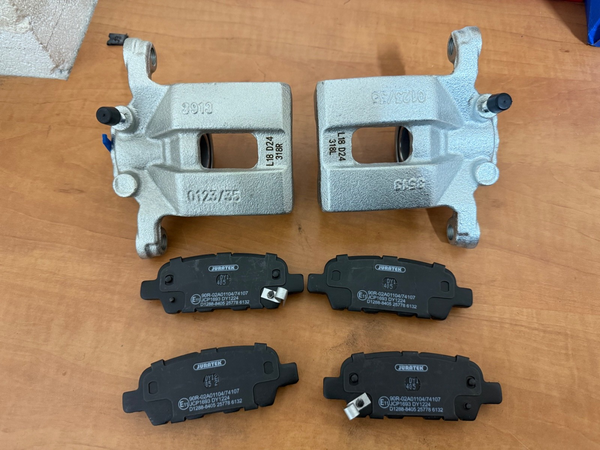2 NEW REAR BRAKE CALIPER BRAKE PAD FOR NISSAN JUKE DIG-T NISMO RS DCi